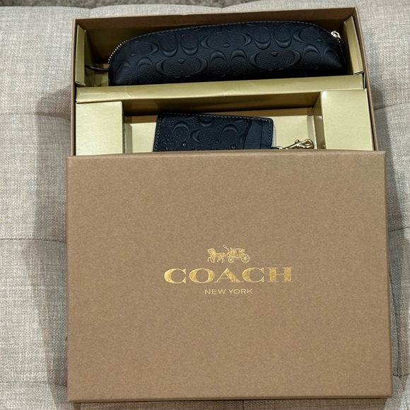 Boxed Pencil Case & ID Lanyard Set in Signature Leather – Coach - Black NWT - Picture 6 of 6